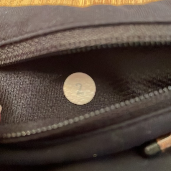 Lululemon secret garden print speed short size 2 - Picture 4 of 4